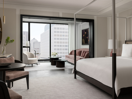 four-seasons-hotel-montreal-guestroom